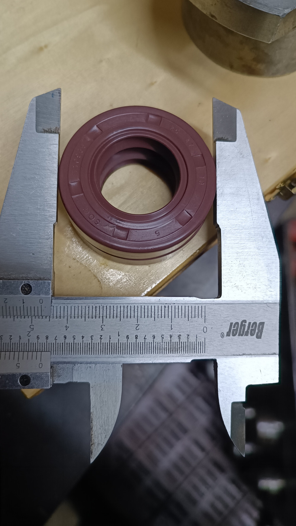 25x47x10 HMSA10 V Viton SKF szimering
