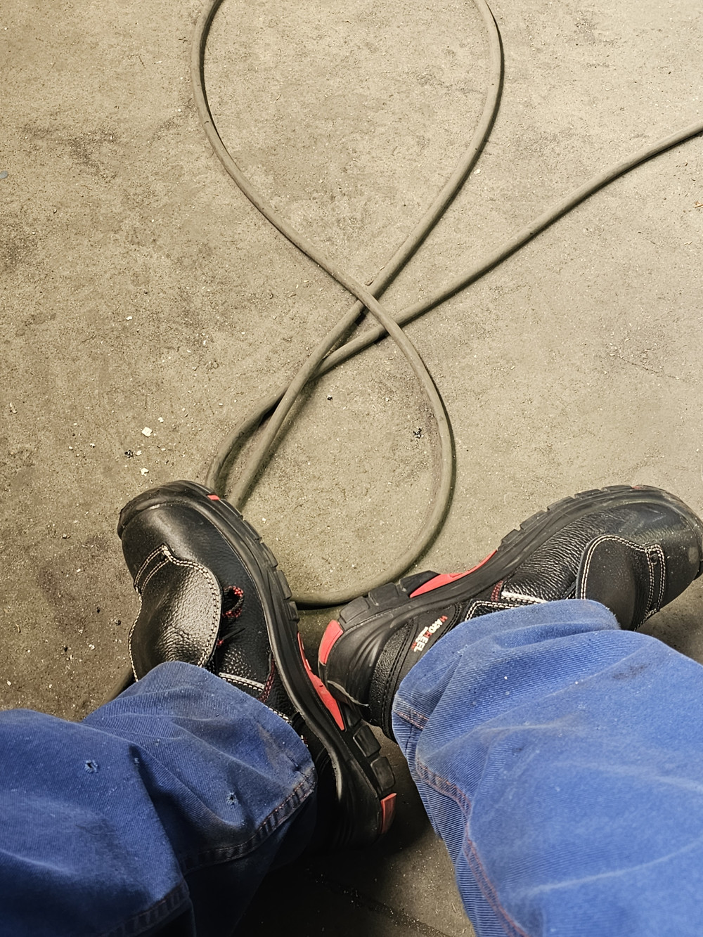 VM Footwear Bolton munkavédelmi hegesztő bakancs S3L
