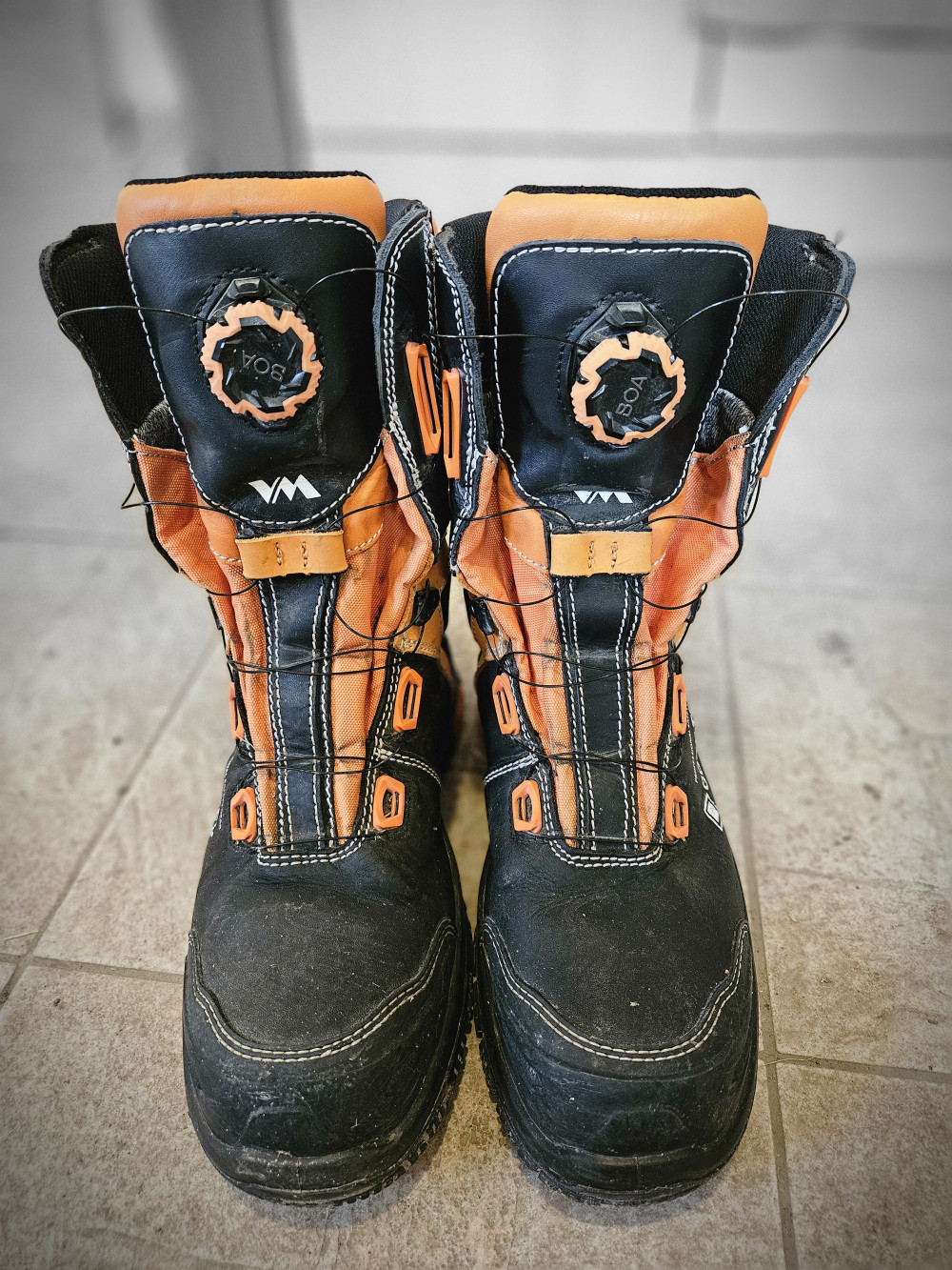   VM Footwear Connecticut magasszárú munkavédelmi bakancs BOA fűzővel S7L
